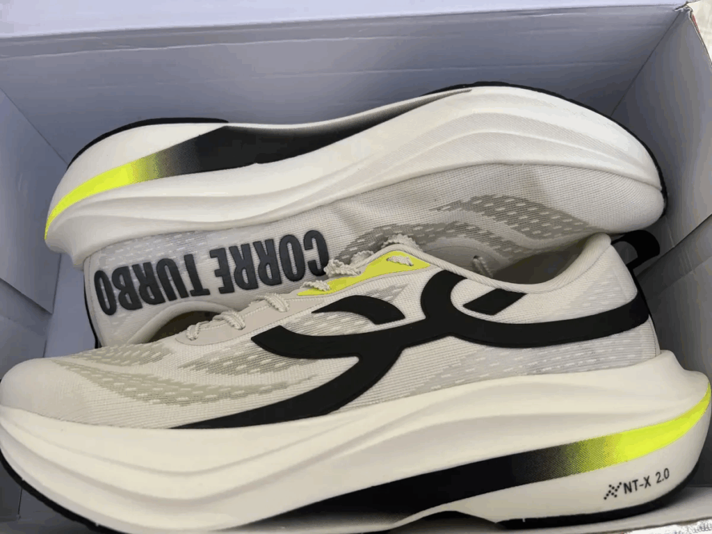 Corre turbo branco na caixa